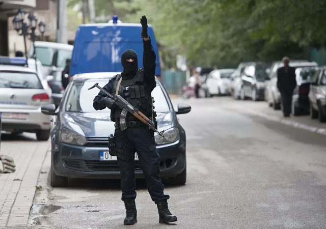 Jedinice Rosu raspoređene na Jarinju i Brnjaku, stiglo 10 blindiranih vozila