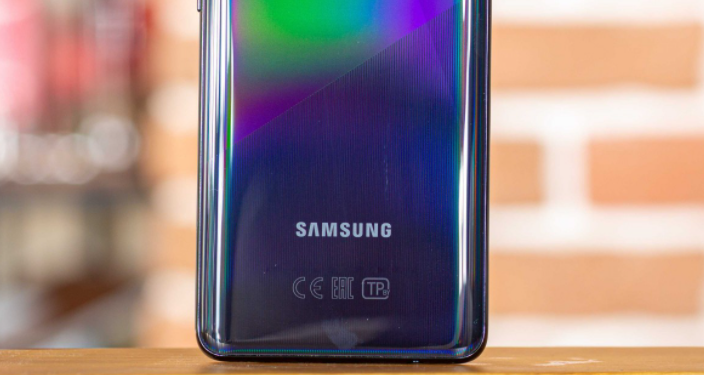 Samsung Galaxy S20 FE 5G dobija septembarsku zakrpu za Android od 750MB