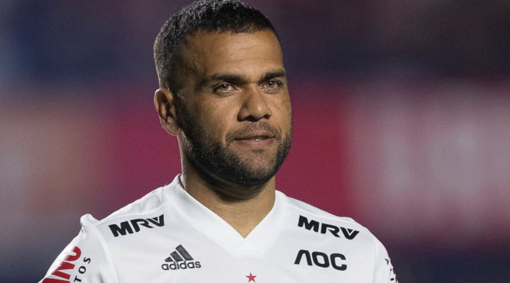 Dani Alveš napustio Sao Paulo