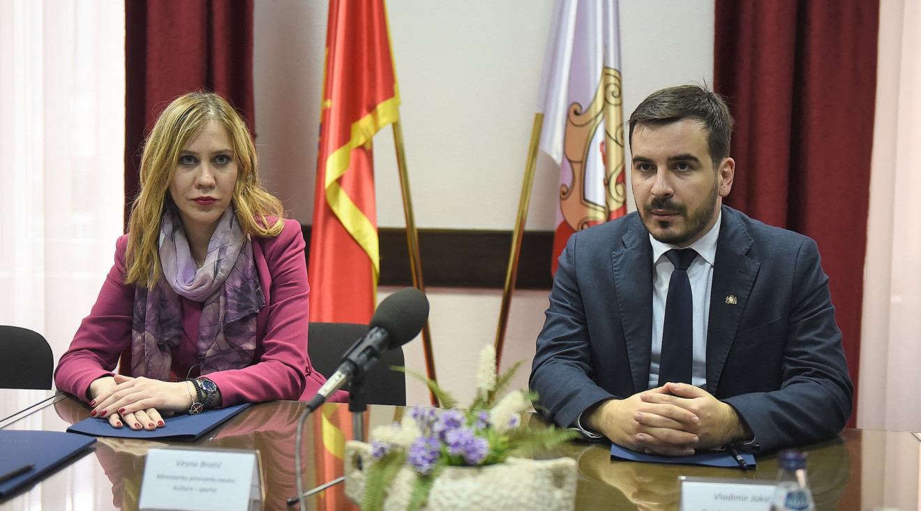 M﻿inistarka Bratić i gradonačelnik Jokić pospisali sporazum za unapređenje saradnje kod unutrašnje revizije
