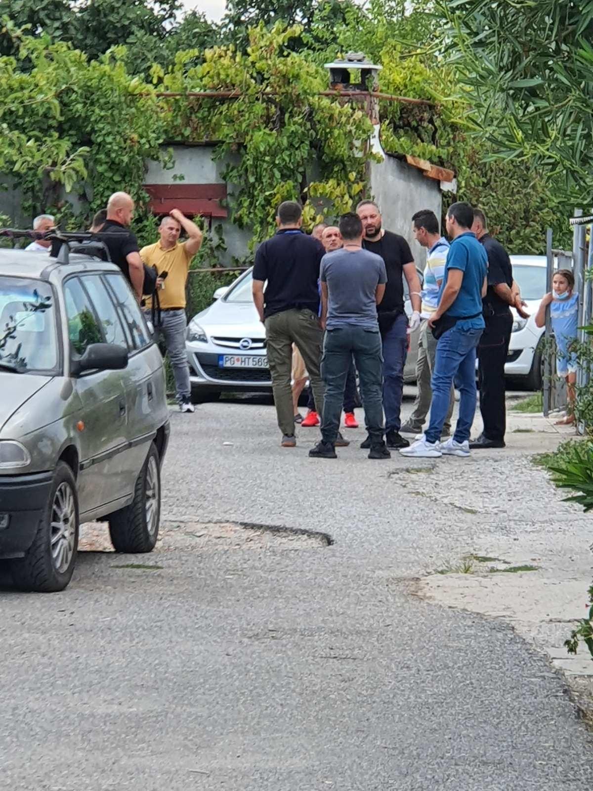 Konik: Policija u stanu pronašla automatske puške i eksploziv!