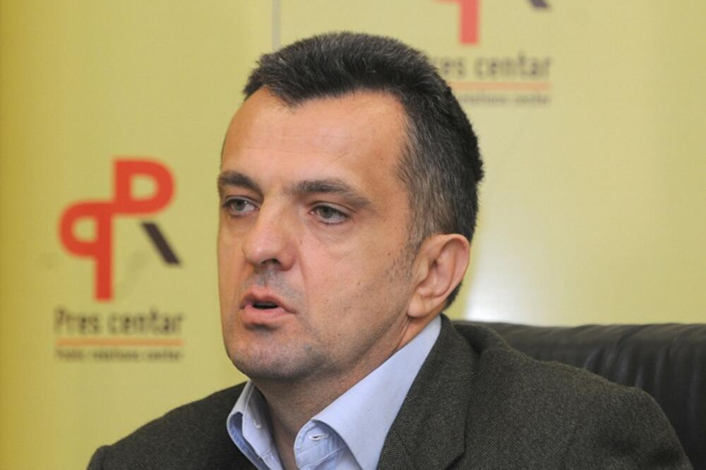 Seljomber- Vidi majmun sebe u zrcalo -Ne bacajte  bisere pred svinje…