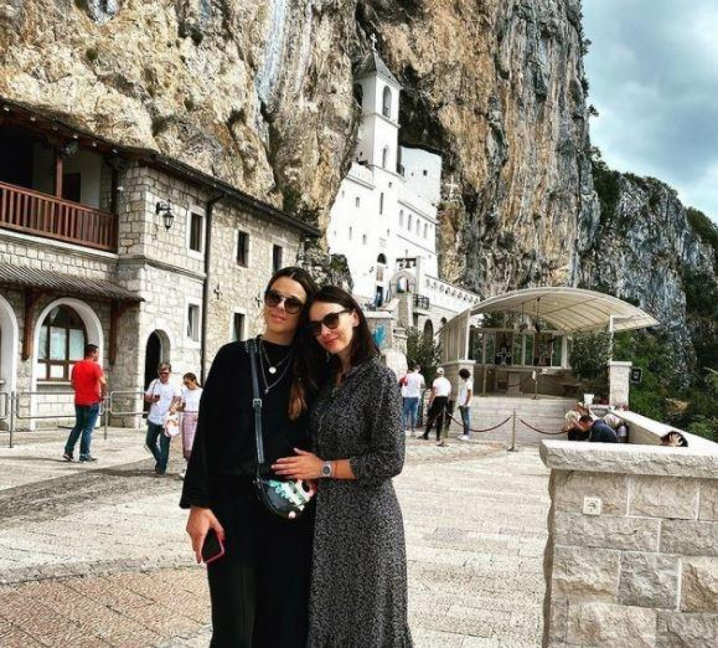 Sloboda Mićalović posjetila manastir Ostrog: Dan koji ću dugo pamtiti