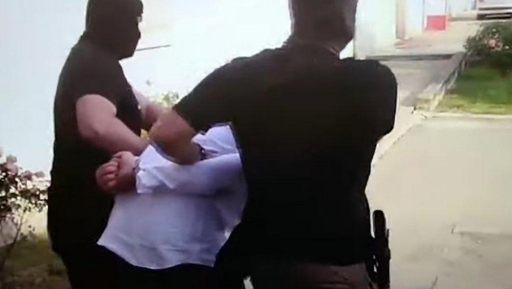Inspektor SBPOK-a Stolić uhapšen sa članom „zemunskog klana“: Osumnjičeni za prinudu