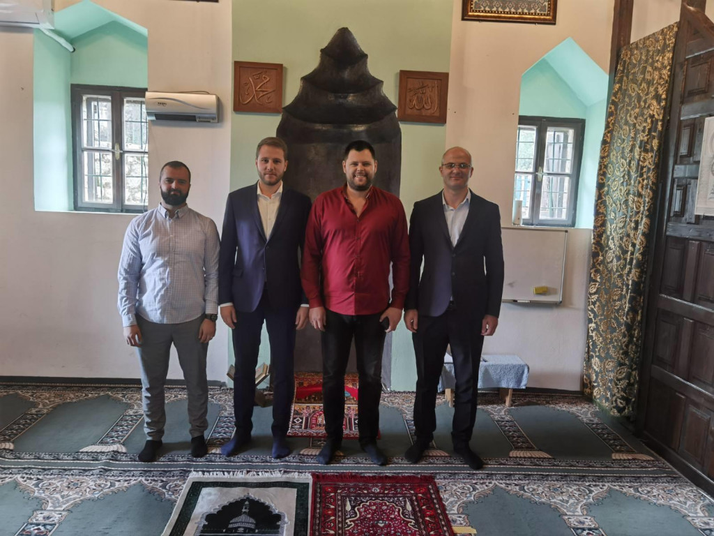 Kovačević posjetio džamiju u Nikšiću: Pomoći ćemo Islamskoj zajednici