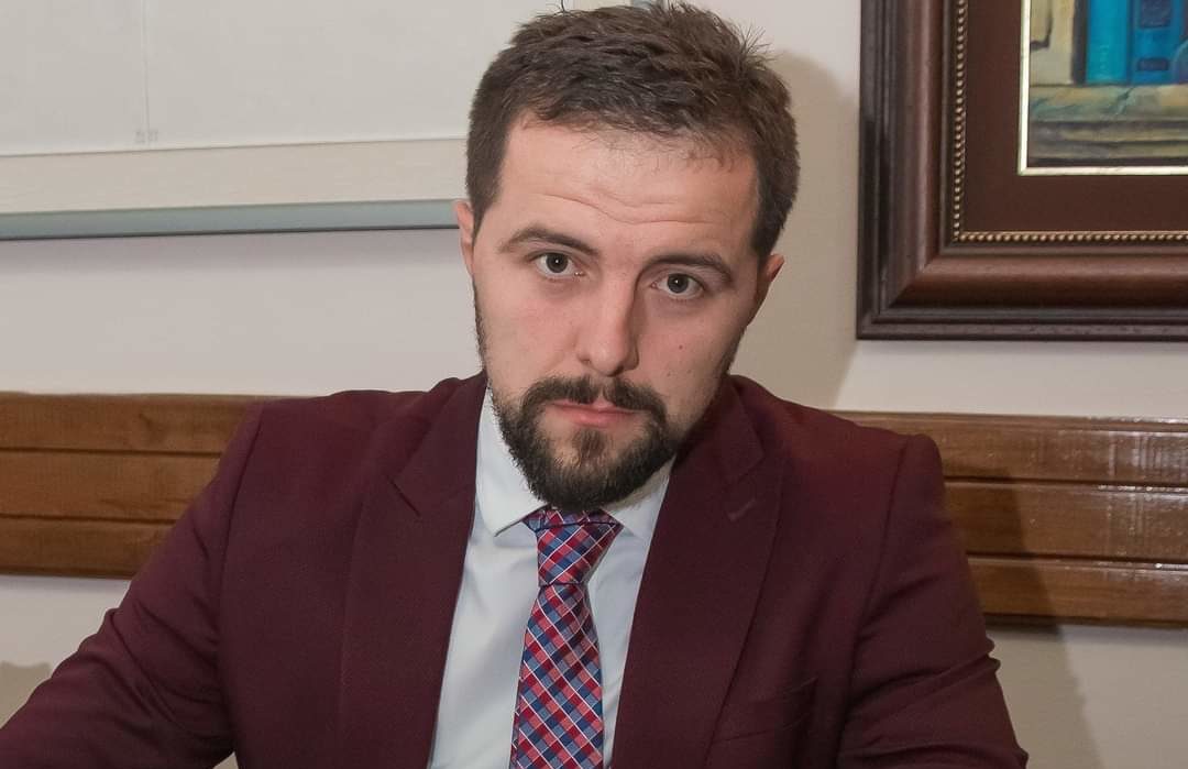 Šušić: Kako bi svoje kadrove u Vladi zaštitili od svake odgovornosti, Vijesti pritiskaju premijera i ismijavaju Ustav!