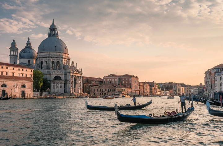 Nova pravila: Uz 468 kamera i aplikacije pratiće broj turista u Veneciji
