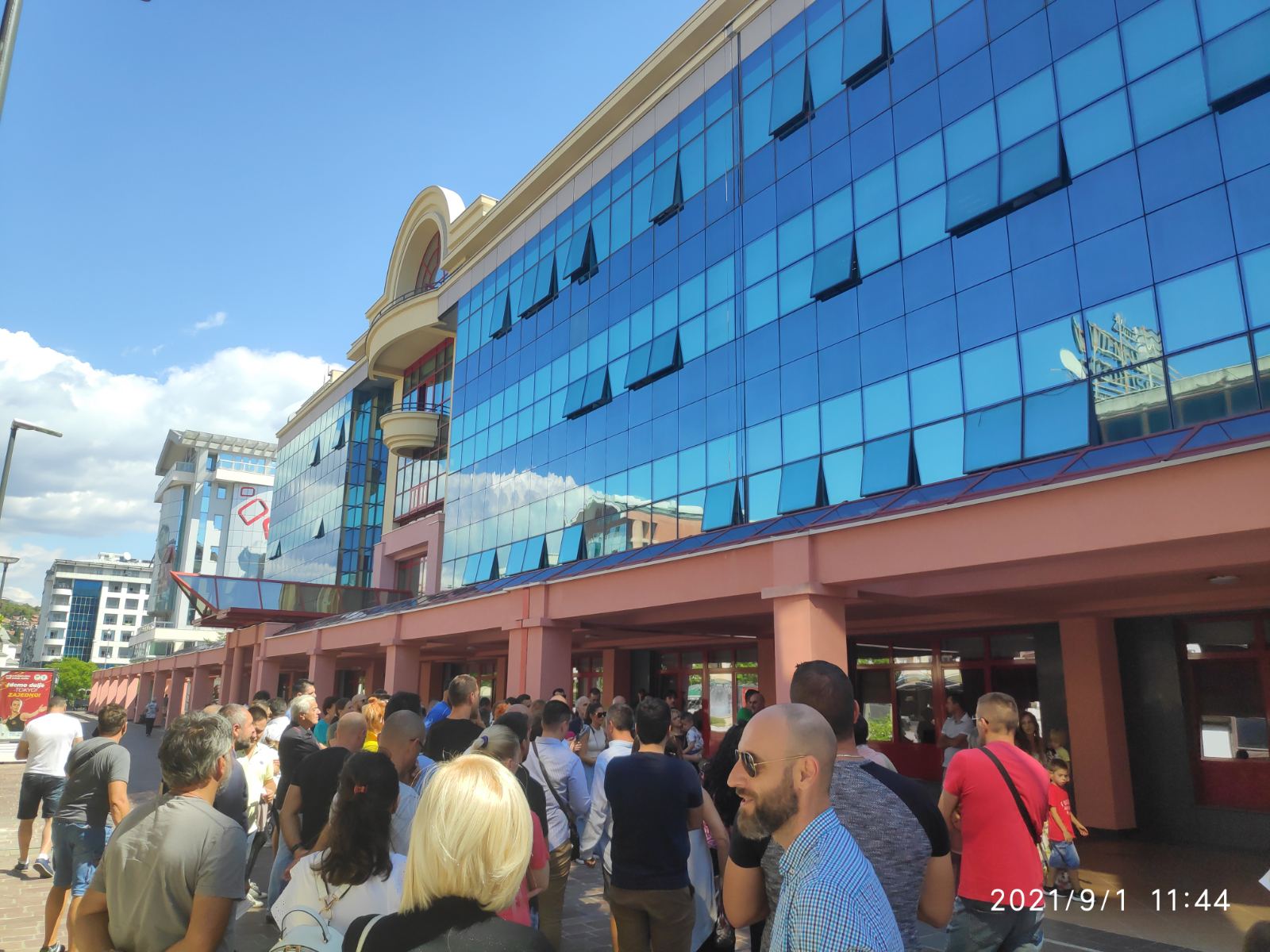 Alternativa Crne Gore organizovala protest ispred Ministarstva zdravlja: Vakcinacija i nošenje maski u školama treba da bude stvar izbora