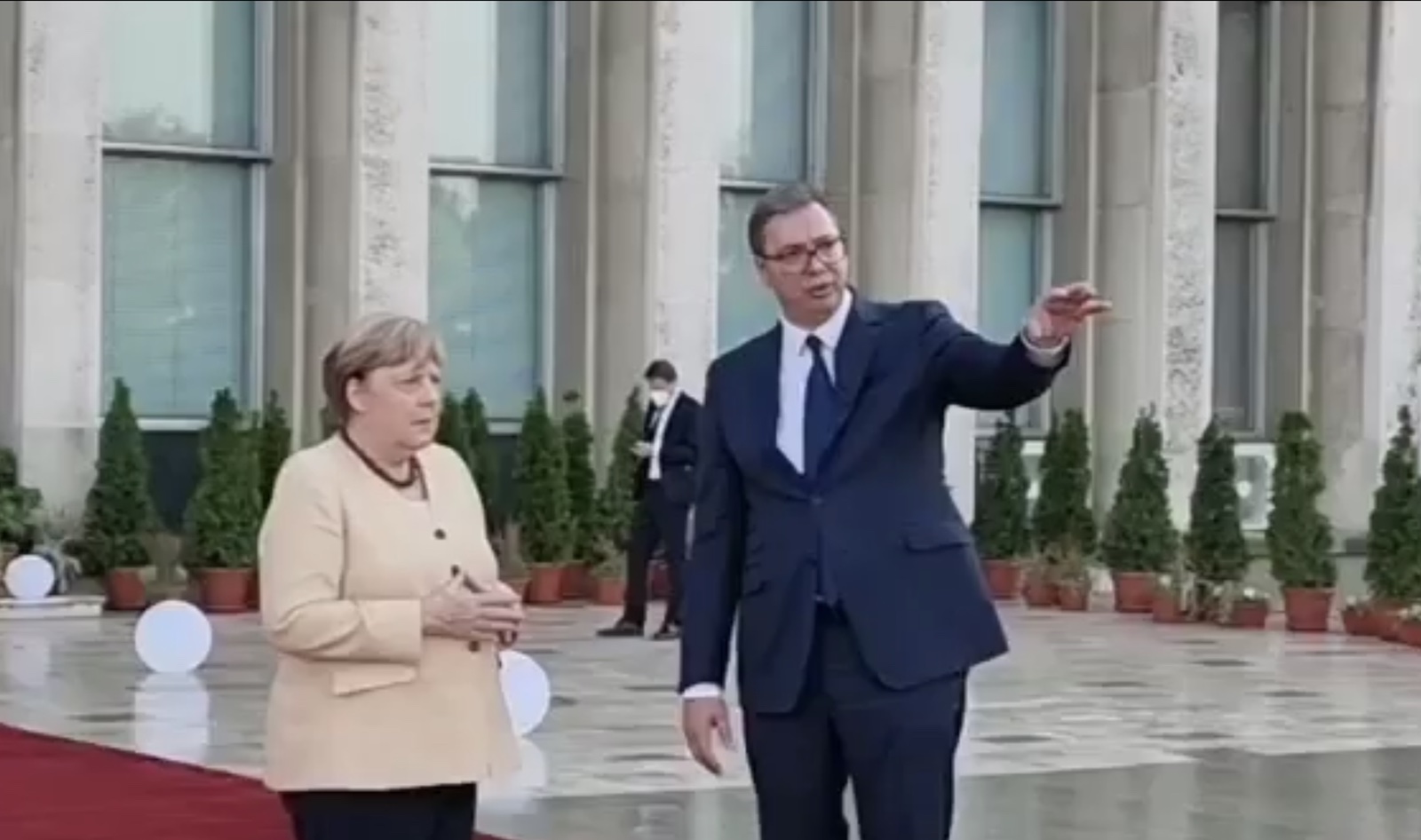 Izuzetno raspoloženi Vučić i Merkel na terasi palate Srbija!