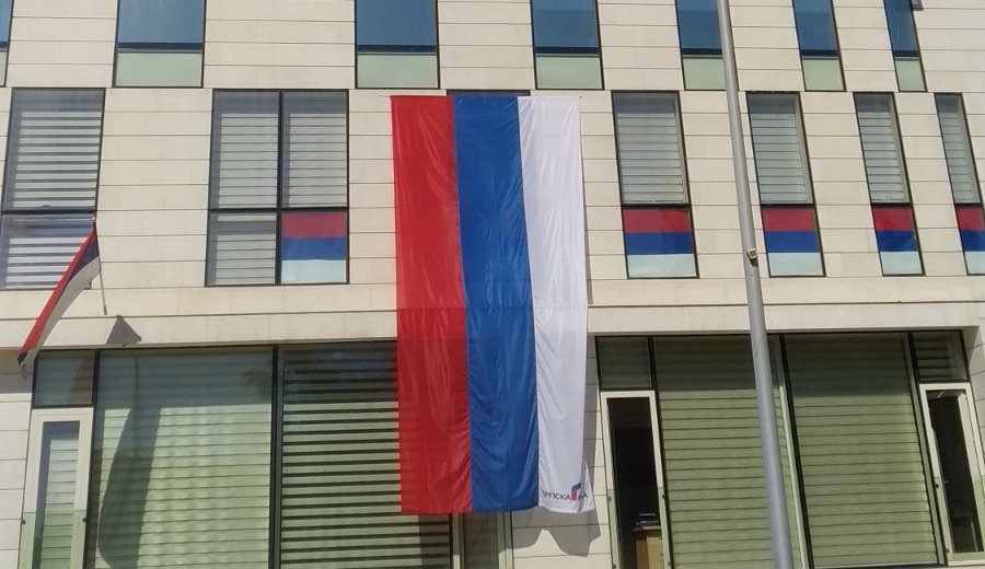 „Srpska kuća“ pozvala sve Srbe u Crnoj Gori: Sjutra na Dan zastave svi da razvijemo našu trobojku (FOTO)