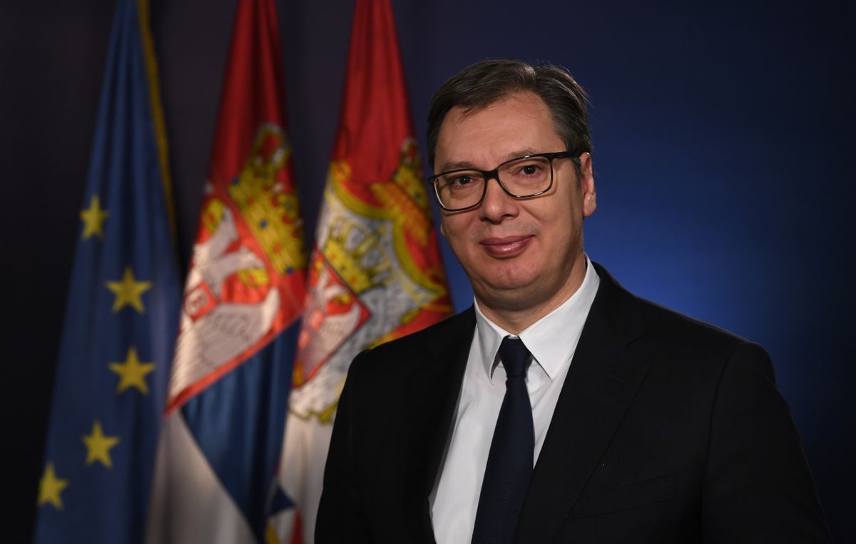 Vučić: Ujedinimo se pod našom zastavom i himnom i svi zajedno izborićemo se za sigurnu budućnost Srbije!