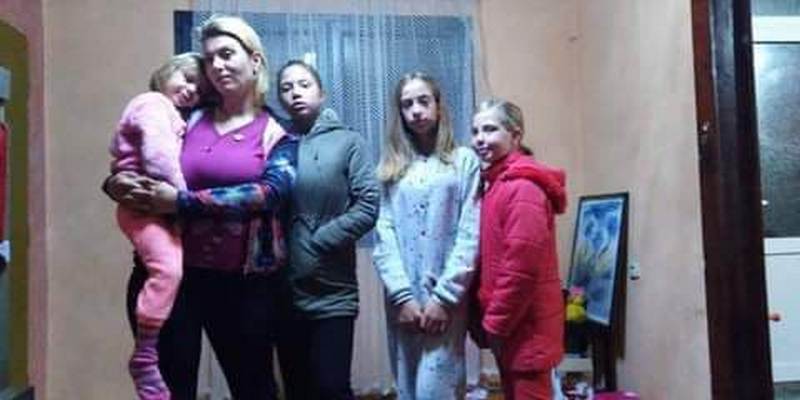 Pomozimo samohranoj majci: Živi sa četvoro djece u teškim uslovima!