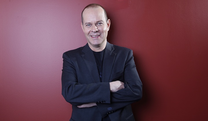 Umro Džejms Majkl Tajler