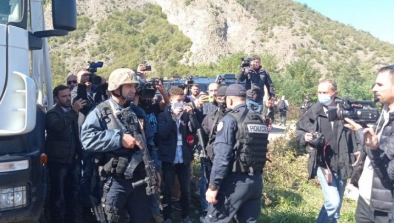 Situacija na ivici incidenta: Pripadnici tzv. kosovske policije odbijaju da se povuku sa Jarinja!