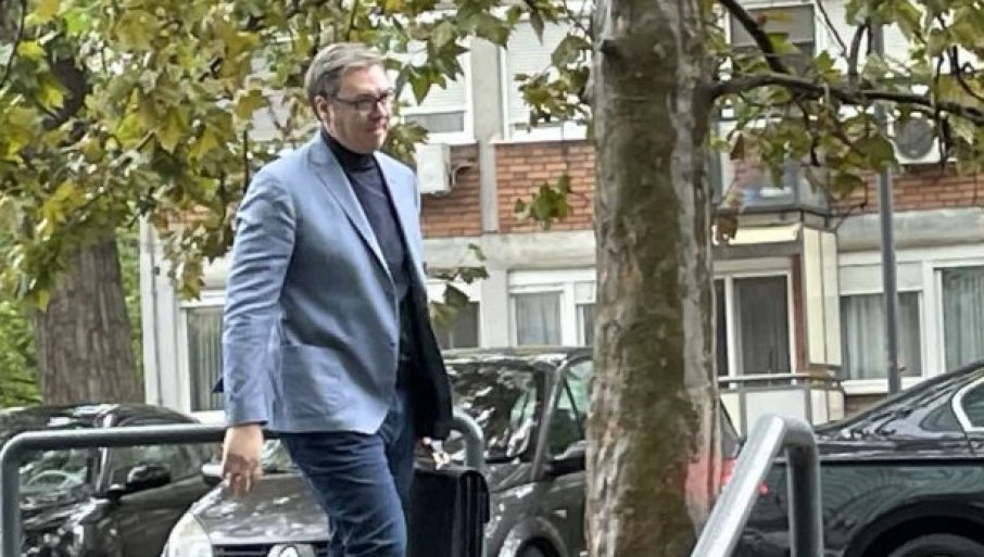 Sjednica predsjedništva SNS-a: Vučić stigao u sjedište stranke (FOTO)