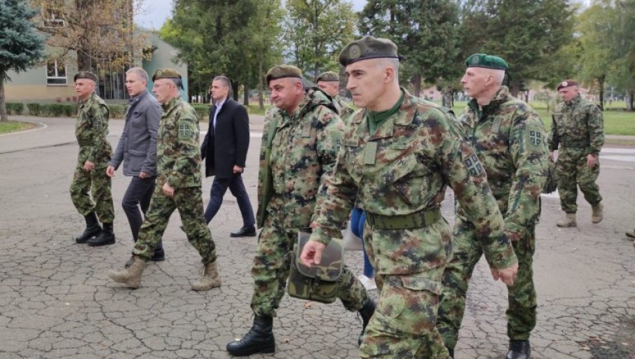 Vučić stigao u Rašku: Obilazi jedinice vojske i Žandarmerije, potom sastanak sa Srbima sa KiM
