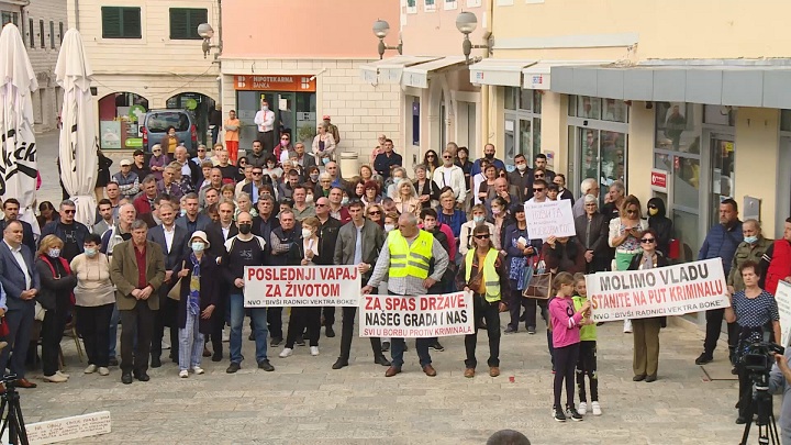 Radnici HTP Boka na protestu: Brković nas je oštetio za 5,5 miliona eura