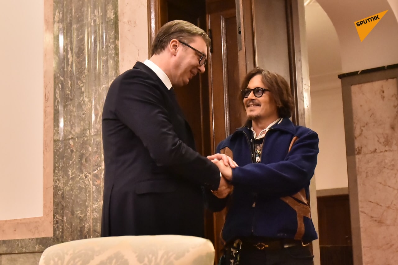 Slavni glumac u posjeti Beogradu: Vučić ugostio Džonija Depa na Andrićevom Vijencu! (FOTO)
