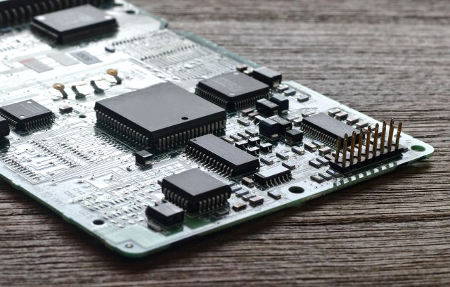Intel govori da će nestašica procesora i grafičkih kartica trajati do 2023. godine