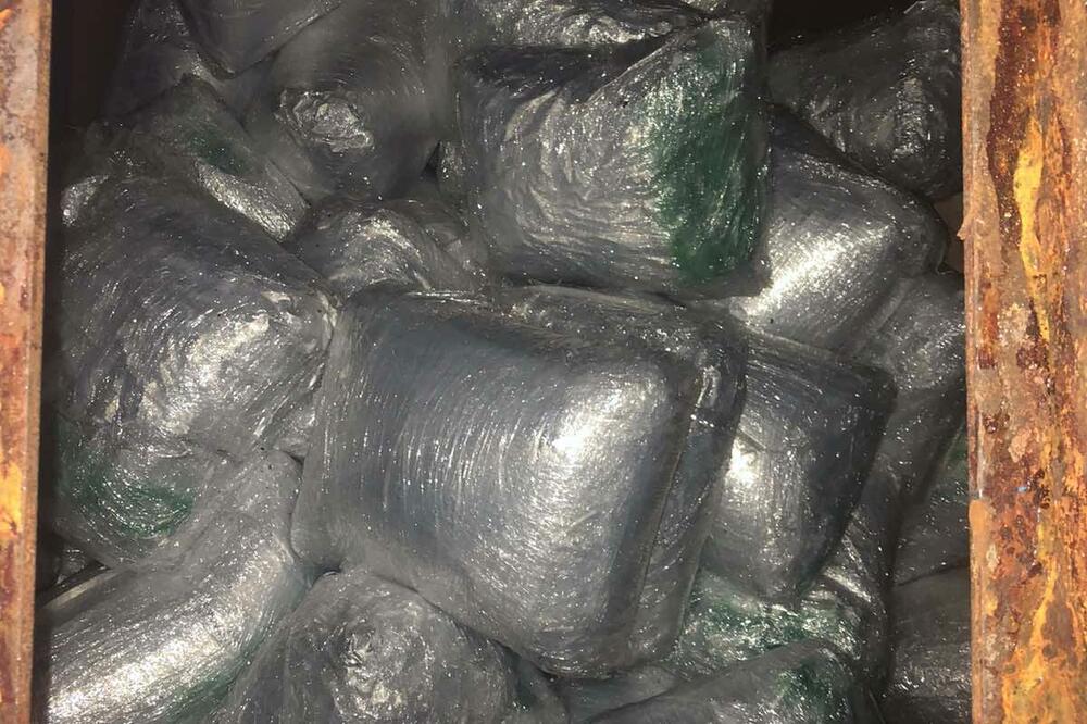Na Carinskom terminalu u Podgorici: U cisterni kamiona otkrivena droga!
