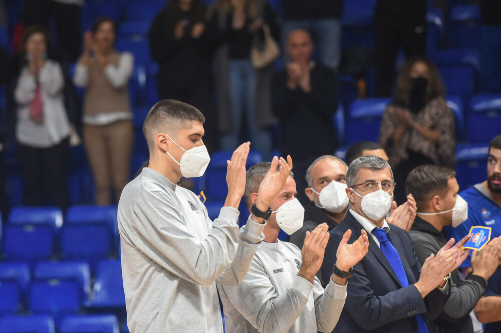 Ovacije za Danila Nikolića u „Morači“