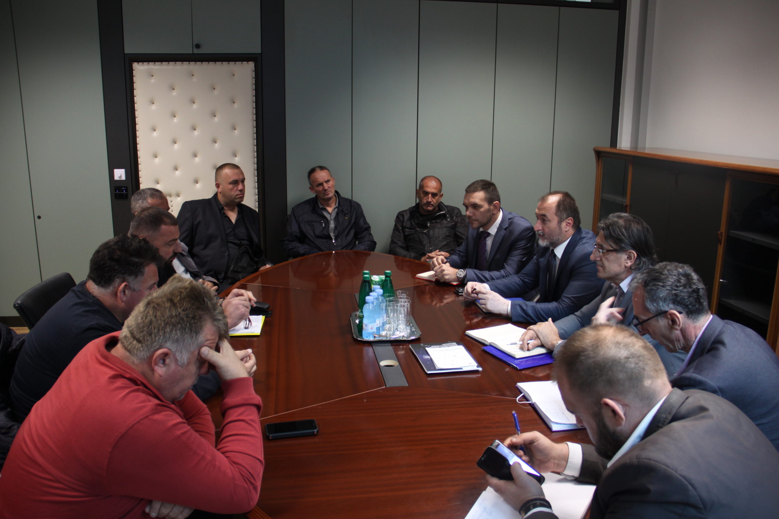 Ministar Stijović održao sastanak sa predstavnicima Udruženja poljoprivrednika Crne Gore; postignut dogovor oko modela podrške proizvođačima mlijeka
