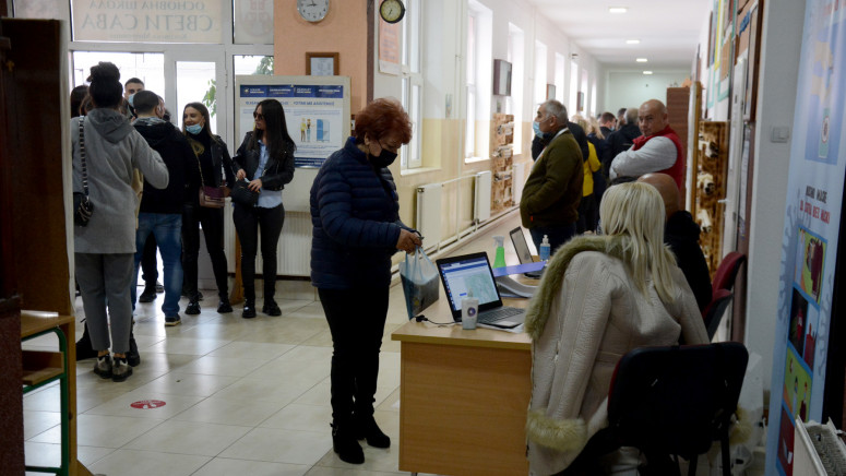 Lokalni izbori na Kosovu* protiču mirno