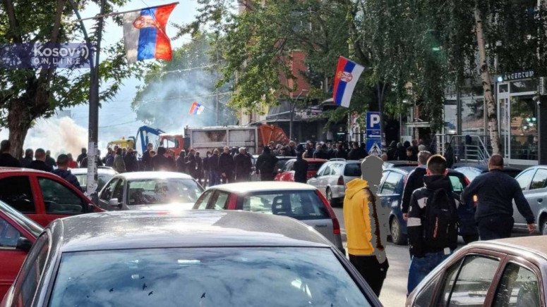 U bolnici šestoro povrijeđenih, policija koristila i vatreno oružje