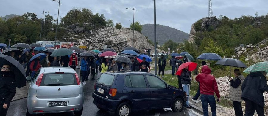 Zbog hapšenja Kaluđerovića: Ekstremisti blokirali kružni tok na ulazu u Cetinje!