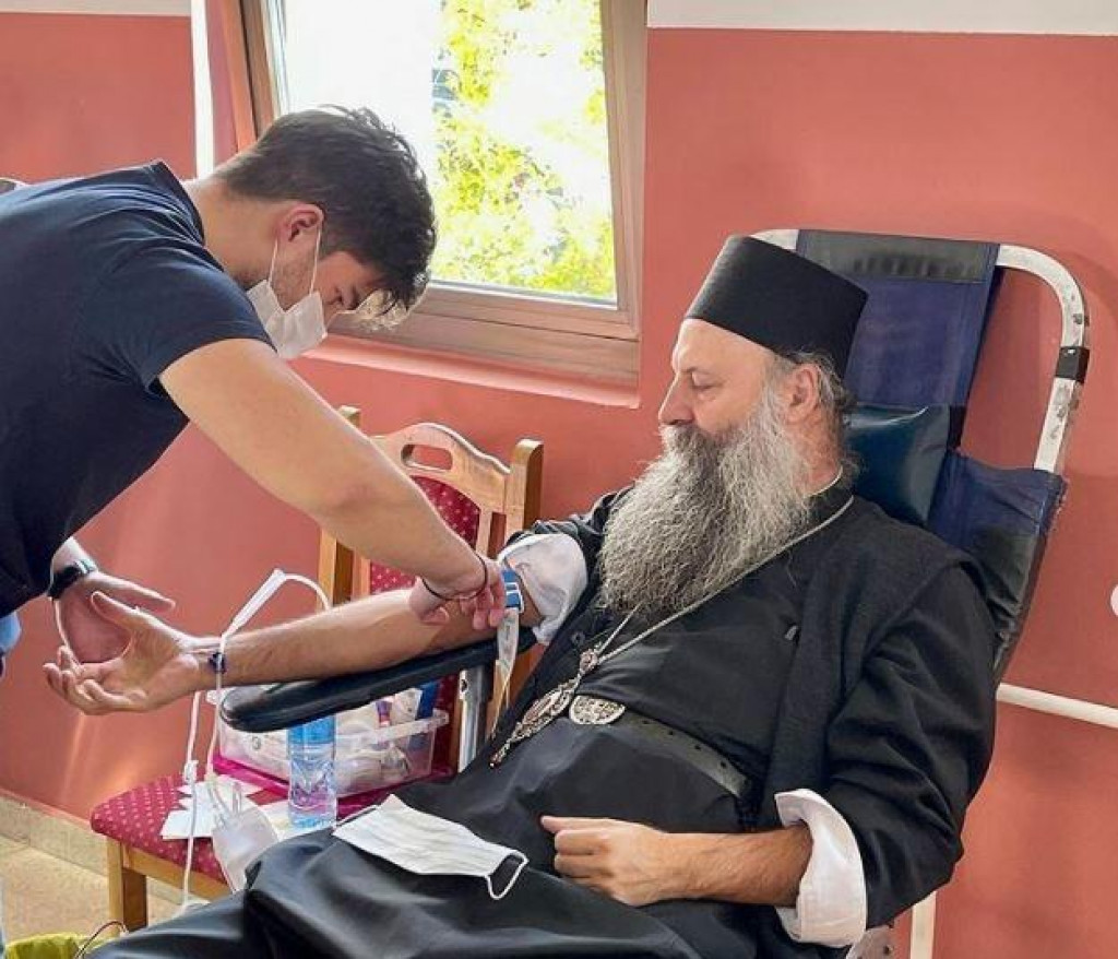 Patrijarh Porfirije dobrovoljno dao krv