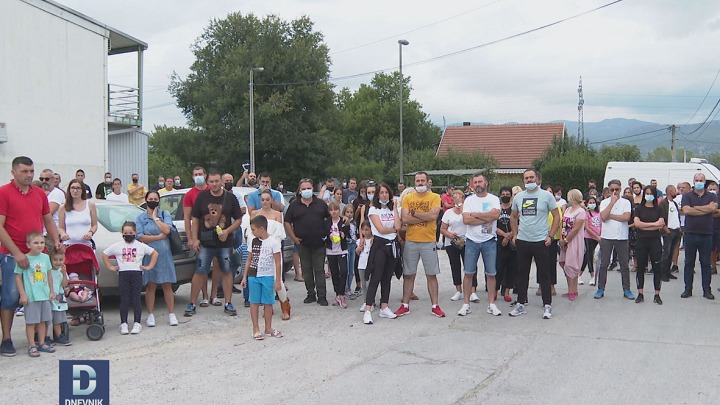 Mještani Spuža blokirali farmu „Niksen-Čavor“: Traže zaustavljanje ispuštanja otpadnih voda u Zetu i skupljanje nedozvoljenog otpada!