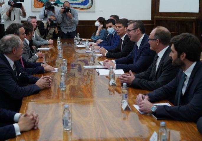 Dok region grca u nacionalizmu, Vučić nastavlja da dovodi investitore koji će otvarati fabrike: Mi smo zemlja koja gleda u budućnost!