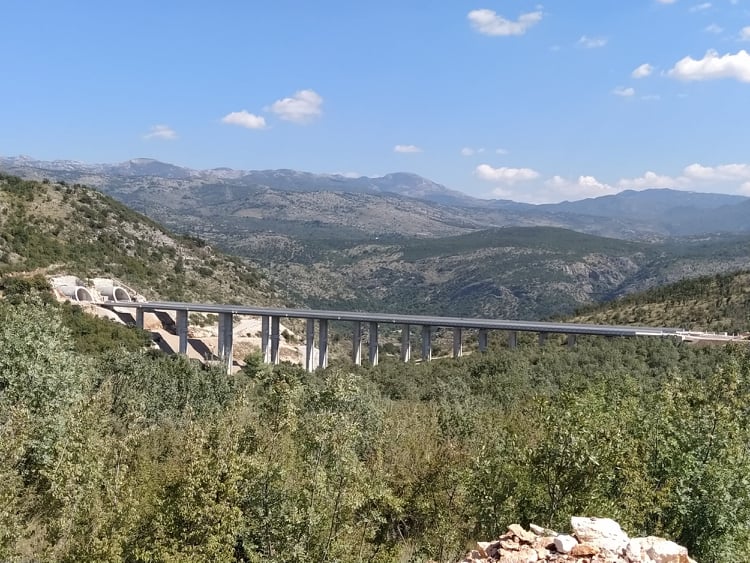U tunelima na autoputu se pojavljuju pukotine i vode kod većih kiša
