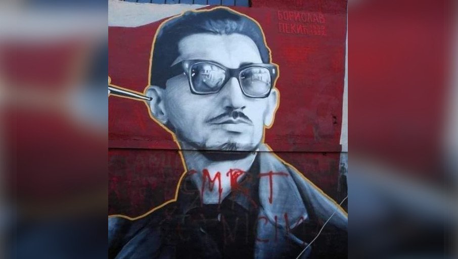 Oskrnavljen mural Borislavu Pekiću u Beogradu