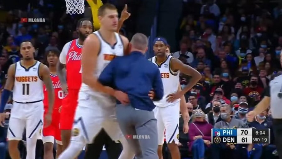 Opet frka u Denveru: Jokić spasavao sudije od Melouna (VIDEO)