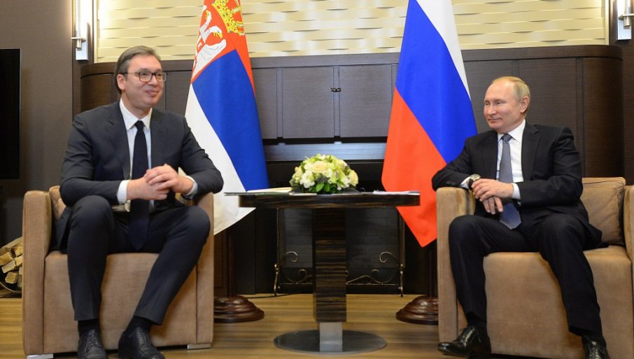Poseban poklon od Vučića Putinu: Srebrna činija i knjige za ruskog predsjednika