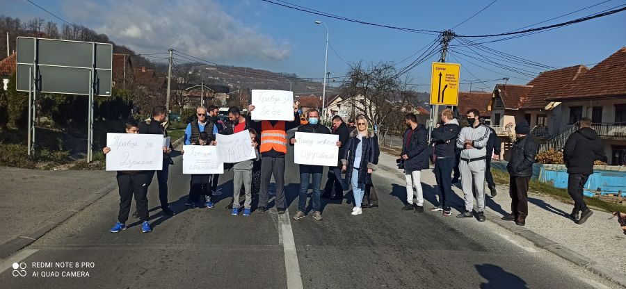 Roditelji preminulih beba u Bijelom Polju nakratko blokirali put