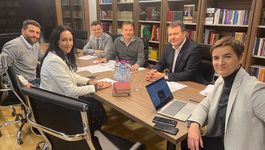 Sjednica radne grupe: Usvojeni zaključci koji se odnose na buduće političko delovanje Srpske napredne stranke