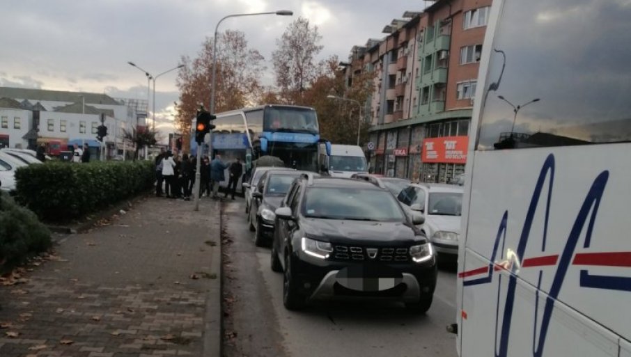 Narod probio blokadu kod Šapca: Građani bijesni zbog blokade puteva