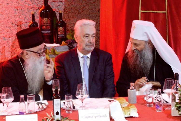 Krivokapić misli da narod ne pamti: Prvo je prevario Patrijarha Porfirija, pa sada na njega prebacuje odgovornost za Temeljni ugovor!