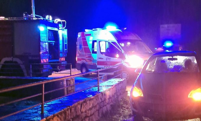 Muškarac završio u provaliji, auto pored puta bilo signal da nešto nije u redu