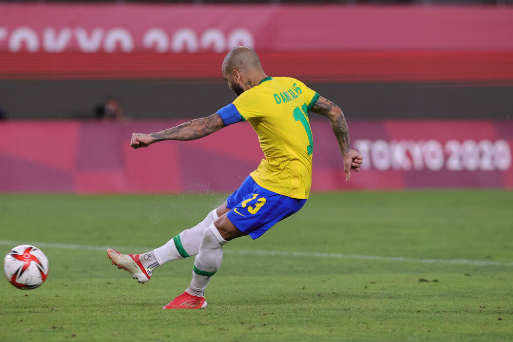 Po odobrenju Ćavija: Alves se vraća u Barselonu