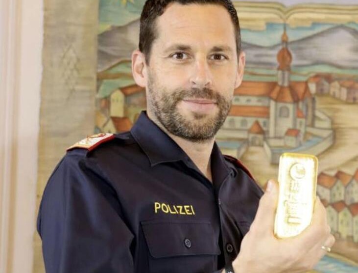 Kupio dvosjed na buvljaku pa u njemu pronašao zlatnu polugu