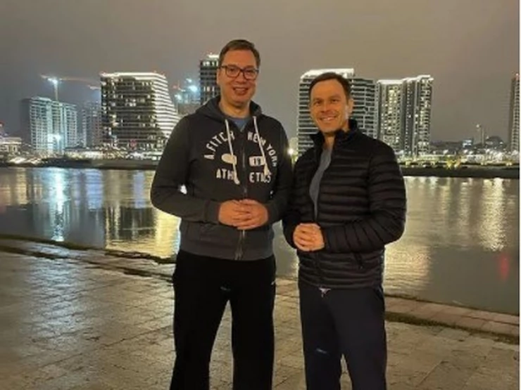 Vučić sa ministrom finansija Sinišom Malim prošetao sinoć Beogradom na vodi: „Pravo na ovu šetnju nam još nisu ukinuli“