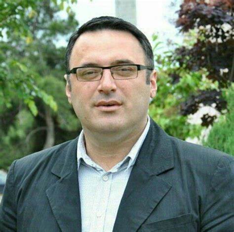 Tuzi: Direktor SMŠ „25.maj“ slavi dan zastave Albanije sa učenicima unutar škole (VIDEO)