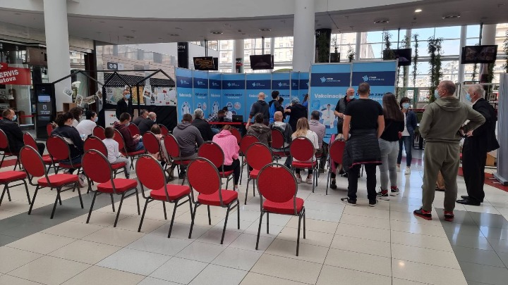 Dom zdravlja: Veliki odziv građana na vakcinalnom punktu u Delti