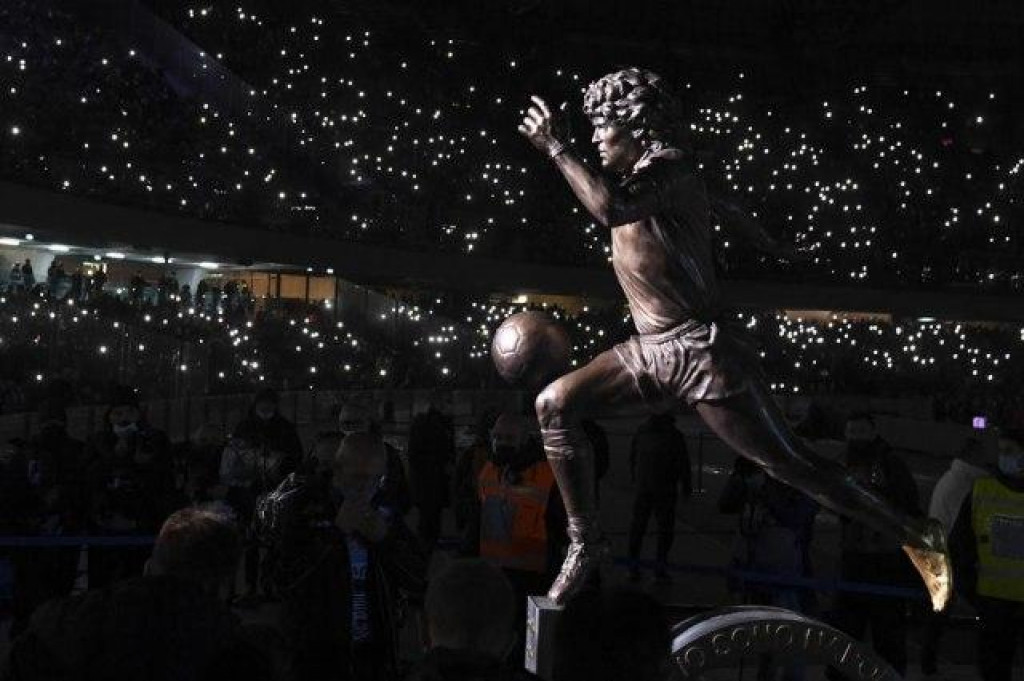 U Napulju otkrivena statua Maradone