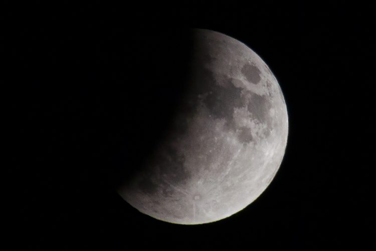 Večeras najduže pomračenje mjeseca u ovom vijeku