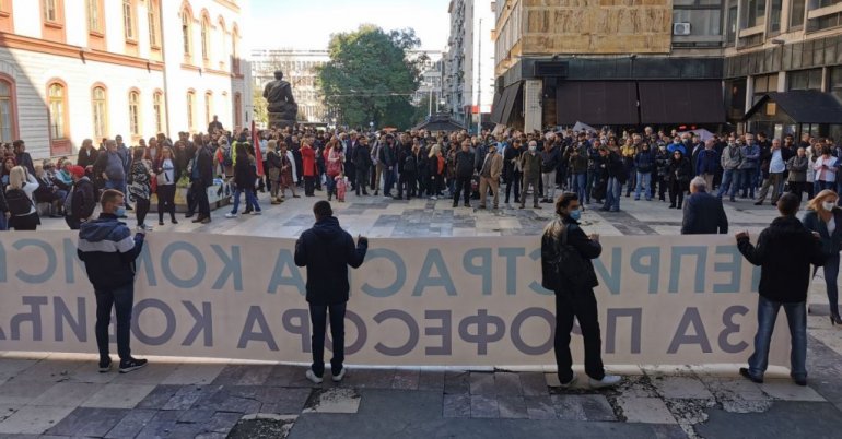 Studenti stali u odbranu profesora Miloša Kovića: Ne želimo da učimo NATO ili hašku interpretaciju srpske istorije!