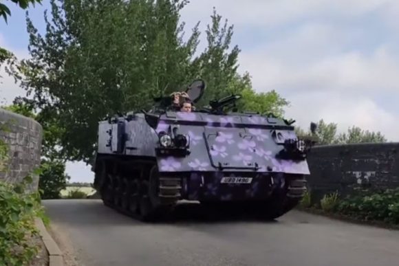 Vožnja u tenk taksiju, 1.000 dolara za čistu zabavu